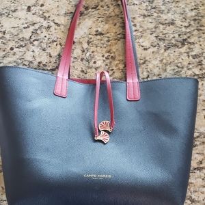 Selling a handbag from Italy